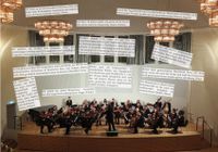 Das Bild zeigt das Orchester bei einem Konzert im Kuppelsaal in Wemmetsweiler mit Statements von OrchestermusikerInnen zum Orchester als Sprechblasen.